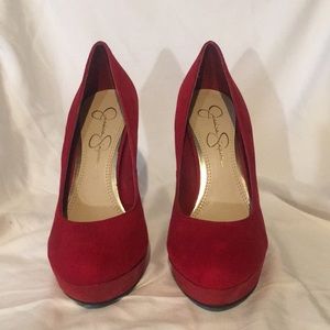 Red platform pumps